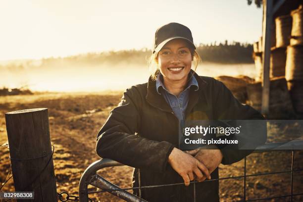 生活與自然權利在我家門口 - farm woman 個照片及圖片檔