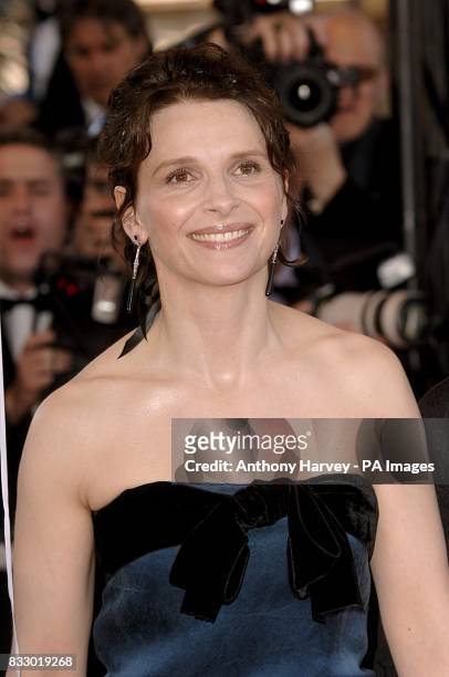 Juliette Binoche arrives for the premiere of Zodiac at the Palais De Festival. Picture date: Thursday 17 May, 2007. Photo credit should read: Anthony...
