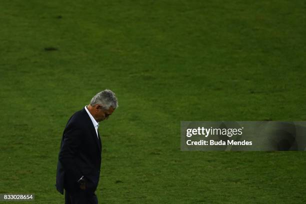 Head coach Reinaldo Rueda of Flamengo looks on during a match between Botafogo and Flamengo as part of Copa do Brasil Semifinals 2017 at Nilton...