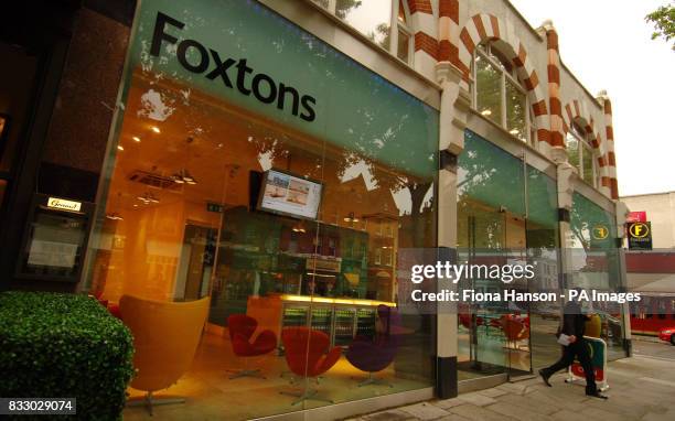 Fextons Foxtons Office Photos and Premium High Res Pictures - Getty Images