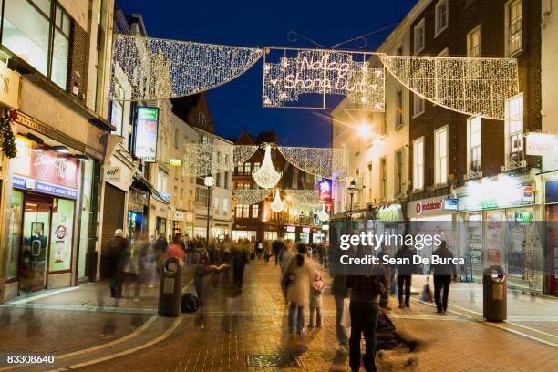 christmas scene, grafton st, dublin - grafton street stockfoto's en -beelden