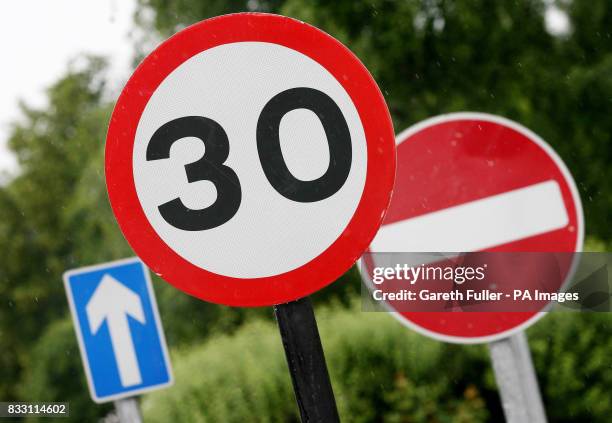 Ring Rroad Sign 161 Road Signs Stock Photos, High-Res Pictures, and Images - Getty Images