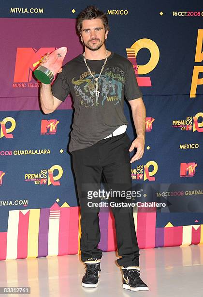 Juanes poses with award in the press room during the 7th Annual "Los Premios MTV Latin America 2008" Awards held at the Auditorio Telmex on October...
