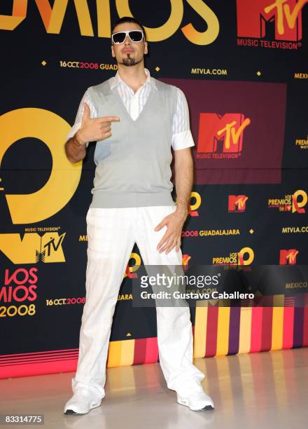 Singer Dante Spinetta poses in the press room during the 7th Annual "Los Premios MTV Latin America 2008" Awards held at the Auditorio Telmex on...