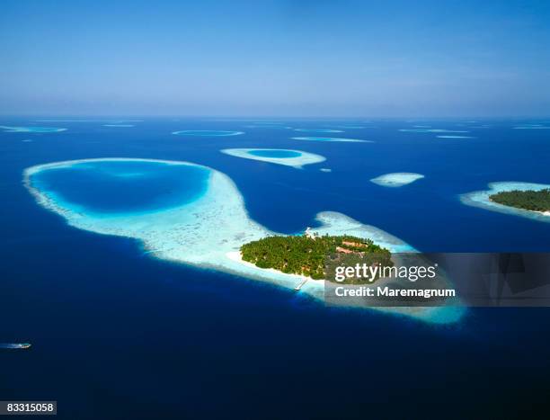 air view - maldives photos et images de collection