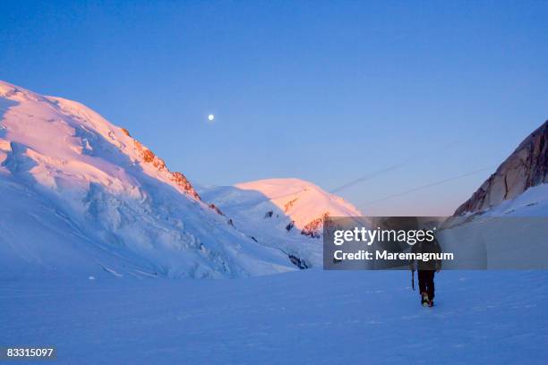 climbing the mont blanc - mont blanc sunset stock-fotos und bilder