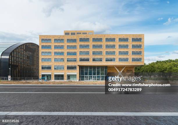 new vlaamse overheid gebouw, brussels - overheid fotografías e imágenes de stock