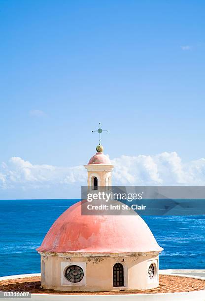 top of mausoleum overlooking ocean - velha san juan imagens e fotografias de stock