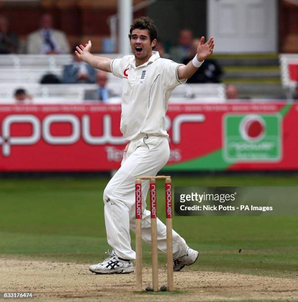 England's James Anderson shows his frustration after umpire Simon Taufel gives India's Mahendra Dhoni not out during day five of the first npower...