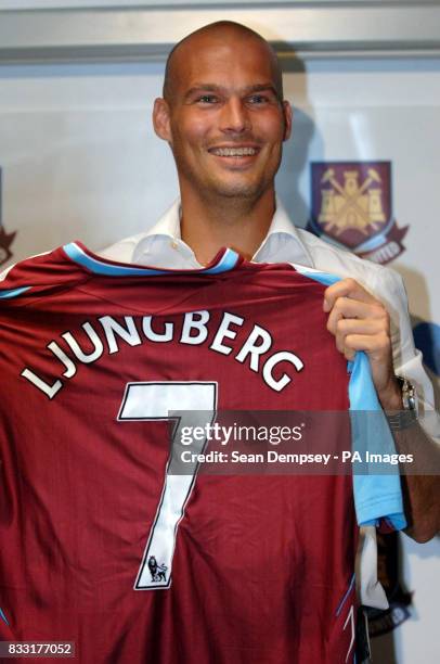 West Ham United new signing Freddie Ljungberg with chairman Eggert Magnusson during a press conference at Upton Park, East London.