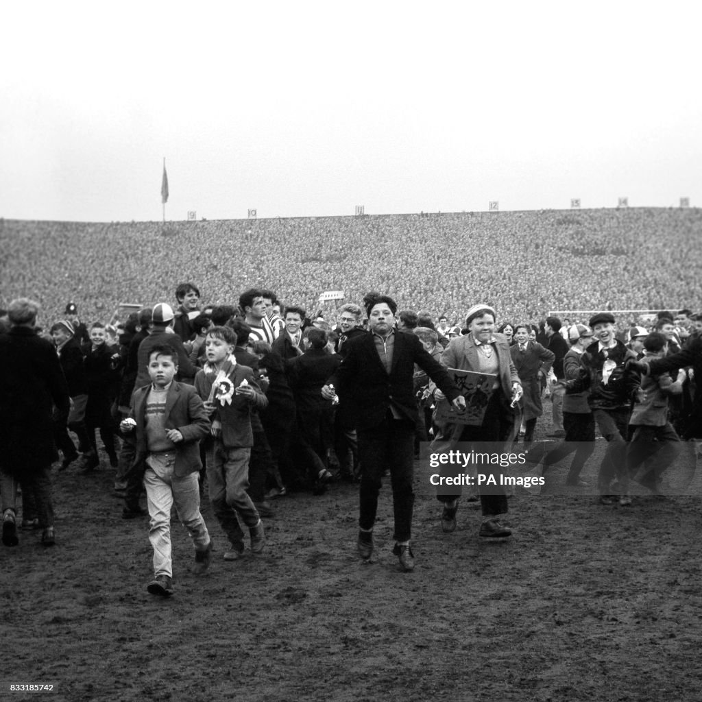 Soccer - FA Cup Sixth Round - Sunderland v Tottenham Hotspur - Roker Park.