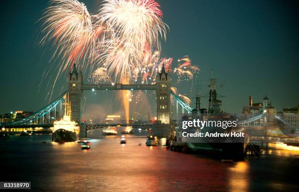 tower bridge, hms belfast, river thames fireworks - bonfire night stock pictures, royalty-free photos & images