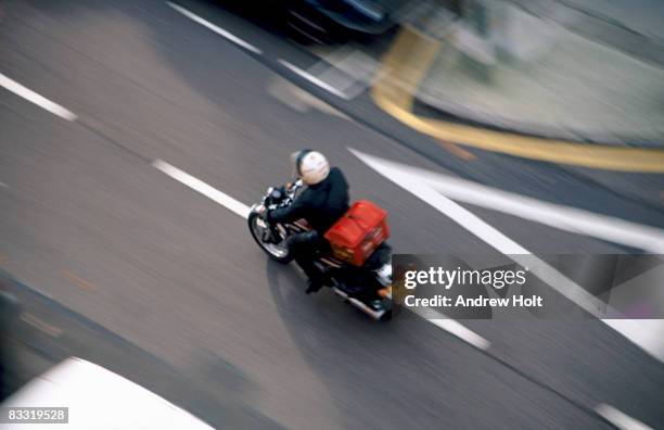 motorcycle courier or pizza delivery speeding - entregador - fotografias e filmes do acervo