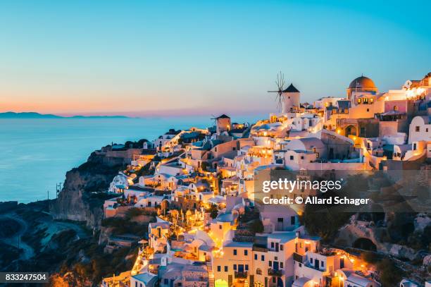 oia santorini greece at dusk - oia santorin stock-fotos und bilder