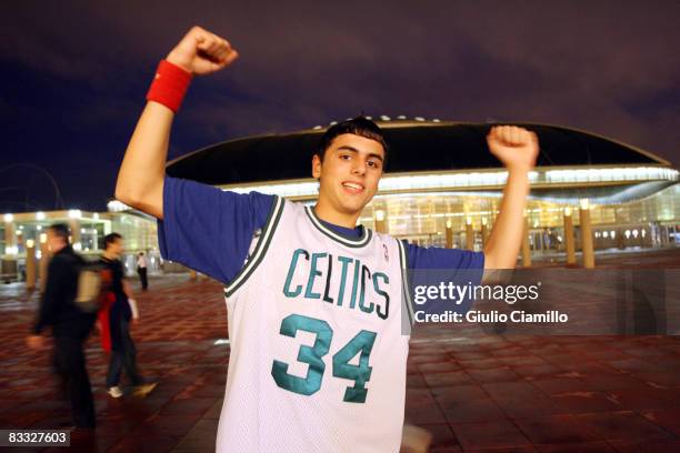 Fan poses before the Washington Wizards play against the New Orleans Hornets during the 2008 NBA Europe Live Tour on October 17, 2008 at the Palau...