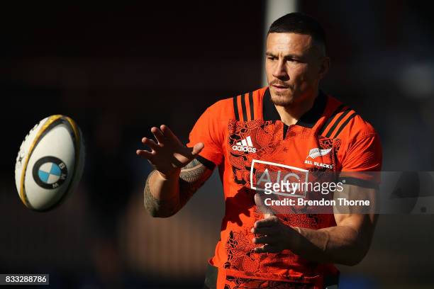 Sonny Bill Williams of the All Blacks takes a pass during a New Zealand All Blacks training session at North Sydney Oval on August 17, 2017 in...
