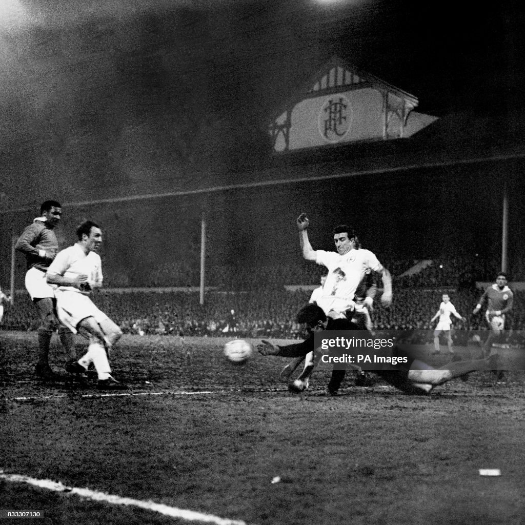 Soccer - European Cup Semi-Final - Benfica v Tottenham Hotspur - White Hart Lane