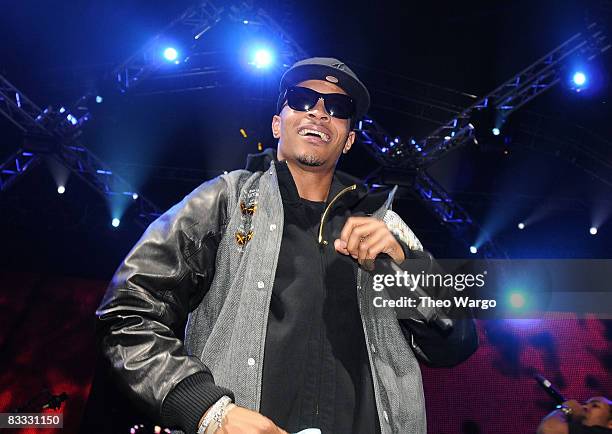 Ti Rapper Dancing Circus (Rapper) Photos and Premium High Res Pictures - Getty Images