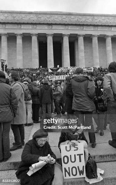 Washington, DC : Thousands of activists gather on the steps of the Lincoln Memorial in Washington, DC with signs in hand, protesting the Vietnam War,...