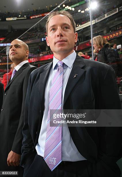 Ottawa Senators assistant coach Greg Carvel wears his Hockey Fights Cancer tie during warmups prior to a game against the Phoenix Coyotes at...