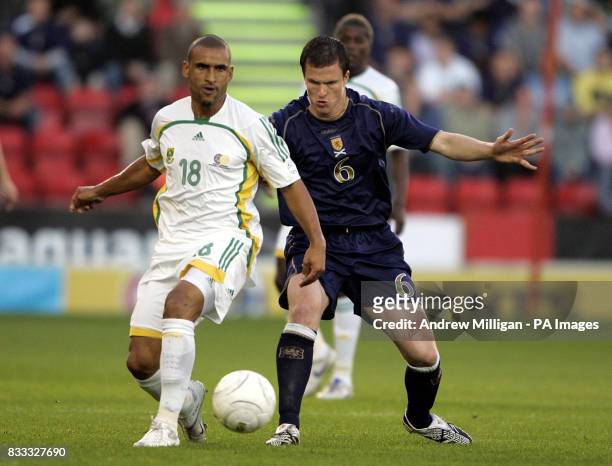 Scotland's Gary Caldwell challenges South Africa's Delron Buckley during the International Friendly at Pittodrie Stadium, Aberdeen.