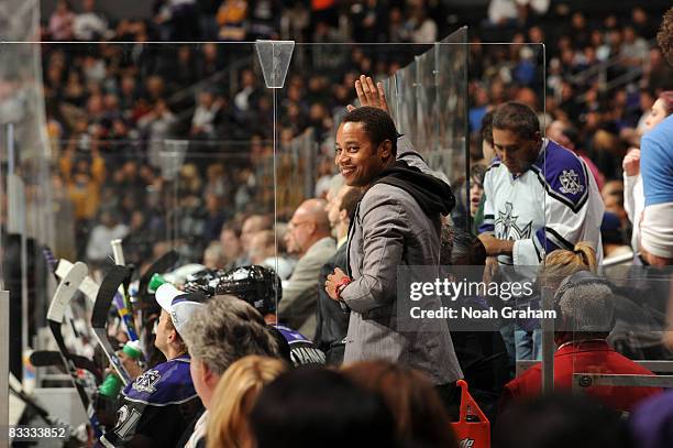 Actor Cuba Gooding Jr. Attends the game between the Carolina Hurricanes and the Los Angeles Kings on October 17, 2008 at Staples Center in Los...