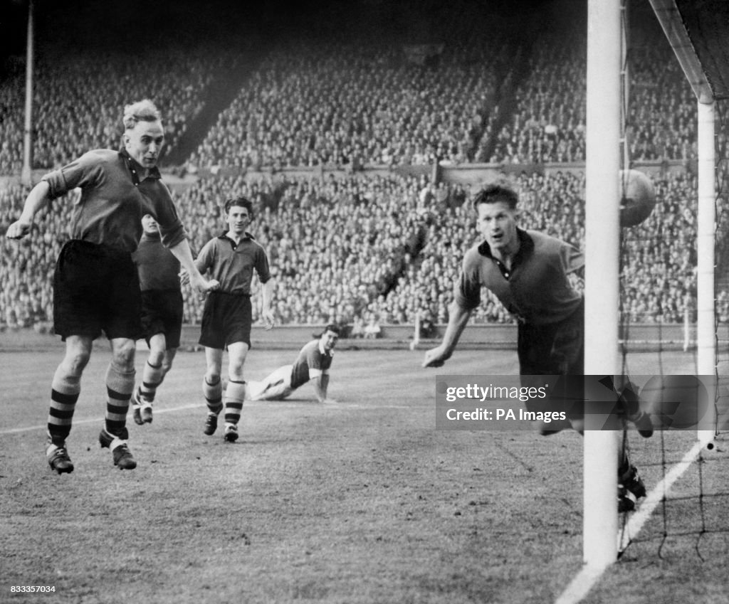 Soccer - FA Cup Final - Leicester City v Wolverhampton Wanderers - Wembley - 1949