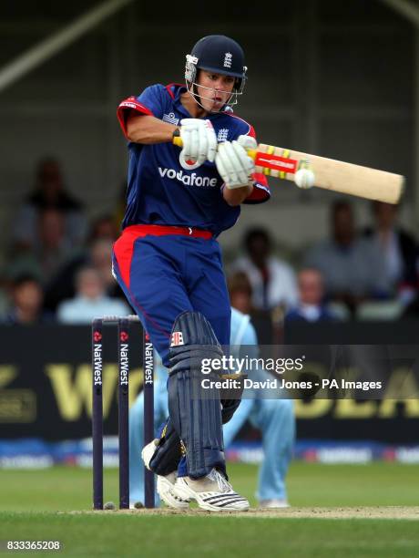 England's Alastair Cook hooks India's Zaheer Khan during the Third NatWest One Day International at Edgbaston, Birmingham. See PA story CRICKET...