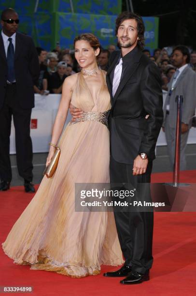 Adrien Brody and his girlfriend Elsa Pataky arrive for the premiere for the film 'The Darjeeling Limited', at the Venice Film Festival in Italy.