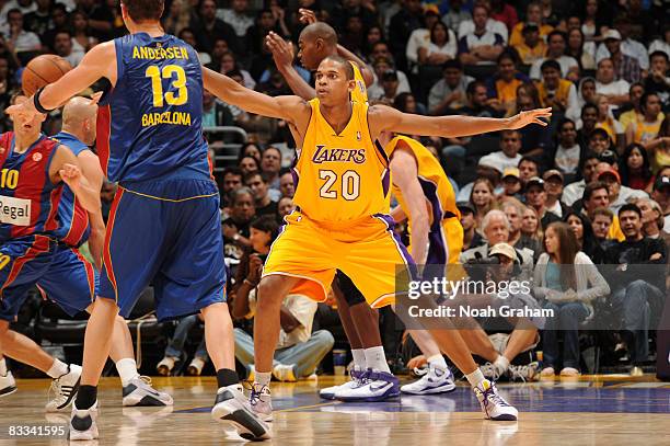 Giles of the Los Angeles Lakers defends against David Anderson of Regal FC Barcelona at Staples Center on October 18, 2008 in Los Angeles,...