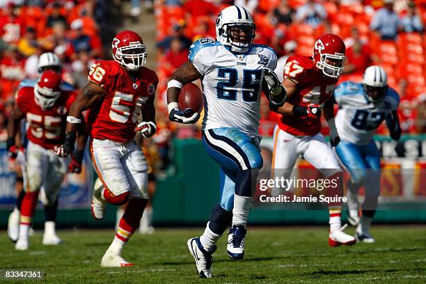 LenDale White of the Tennessee Titans break away for a touchdown during the fourth quarter of the game against the Kansas City Chiefs on October 19,...
