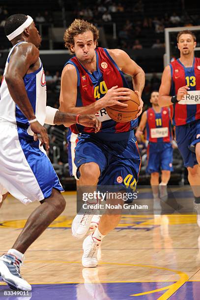 Roger Grimau Gragera of Regal FC Barcelona gets through the lane against Ricky Davis of the Los Angeles Clippers at Staples Center on October 19,...