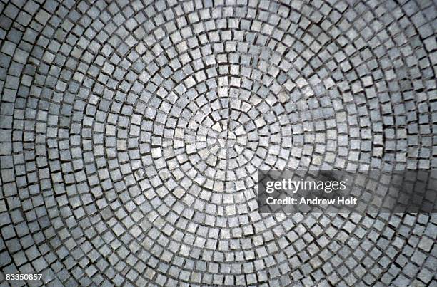 abstract background of stone paving circle - paralelepípedo - fotografias e filmes do acervo