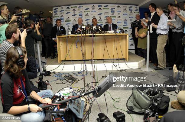 Chelsea Football Club Chief Executive Peter Kenyon introduces Avram Grant as the club's new manager with Chairman Bruce Buck during a press...