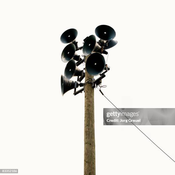 loudspeakers on a pole - propaganda 個照片及圖片檔