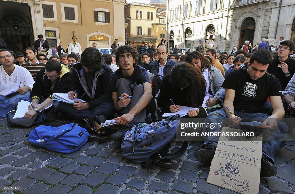 Students of the physics department of Ro