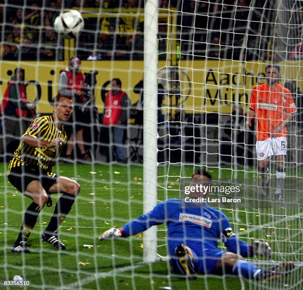Szilard Nemeth of Aachen scores the first goal past goalkeeper Dimo Wache of Mainz during the Second Bundesliga match between Alemannia Aachen and...