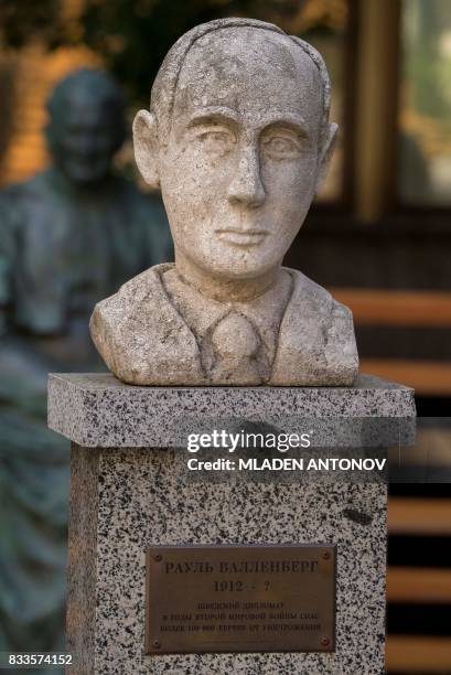 Picture taken on August 15, 2017 shows a memorial bust of Swedish diplomat Raoul Wallenberg in Moscow. - Russia on August 17, 2017 set a hearing date...