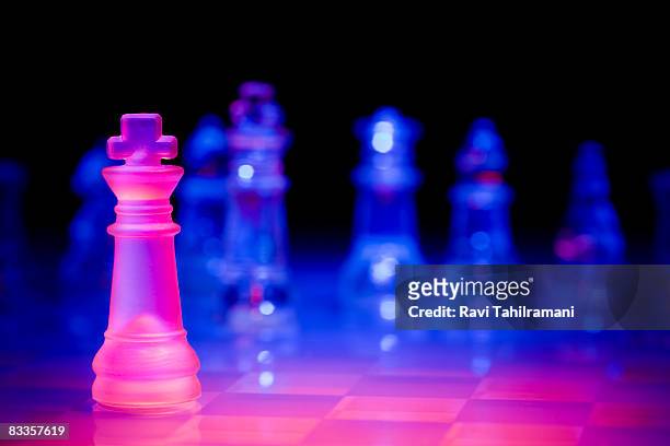 chess series - pink's rule - king chess piece stock-fotos und bilder