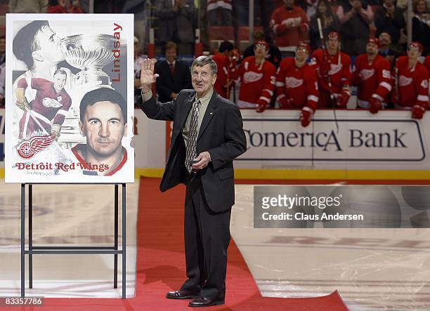Detroit Red Wings legend Ted Lindsay waves to the crowd prior to start of game between the Detroit Red Wings and the New York Rangers on October 18,...