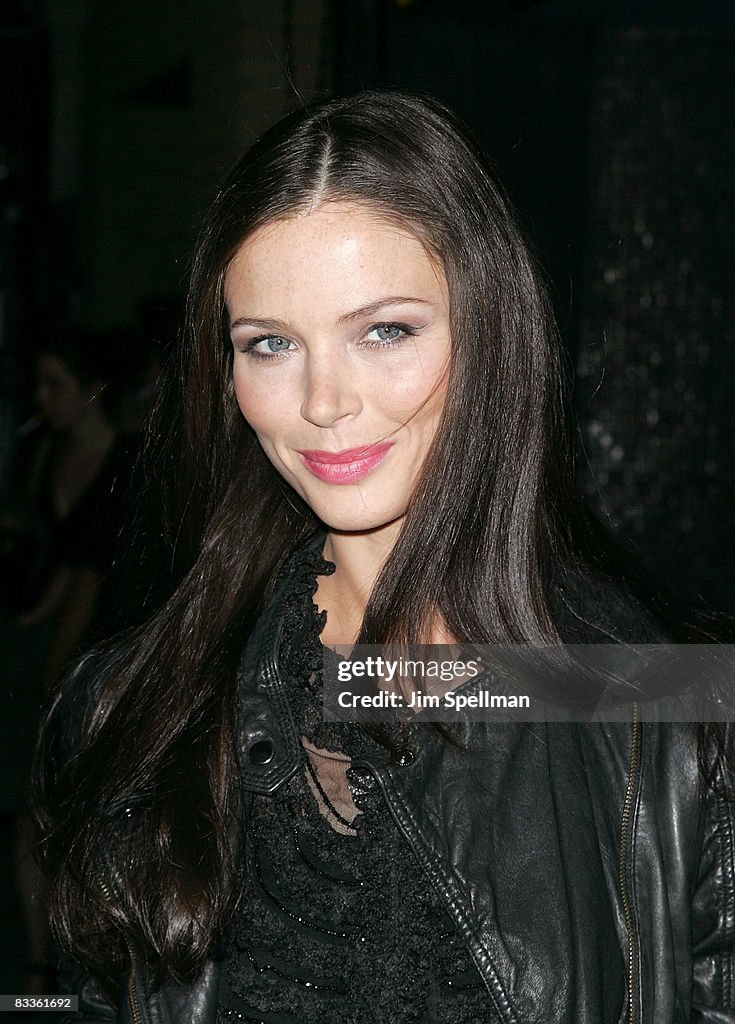 The Cinema Society and Lancome Host a Screening of "Rachel Getting Married" - Outside Arrivals