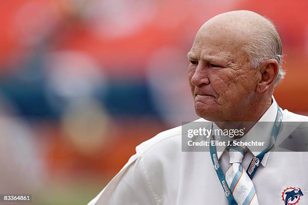 Owner of the Miami Dolphins H. Wayne Huizenga on the sideline against the Baltimore Ravens at Dolphin Stadium on October 19, 2008 in Miami, Florida.