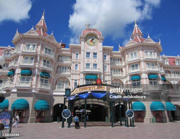 disneyland park entrance - disneyland stock pictures, royalty-free photos & images