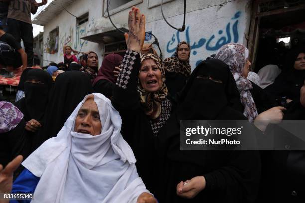 Mourners and Hamas militants carry the body of Nidal al-Jaafari, a 28-year-old field commander who was killed overnight in a suicide attack that...