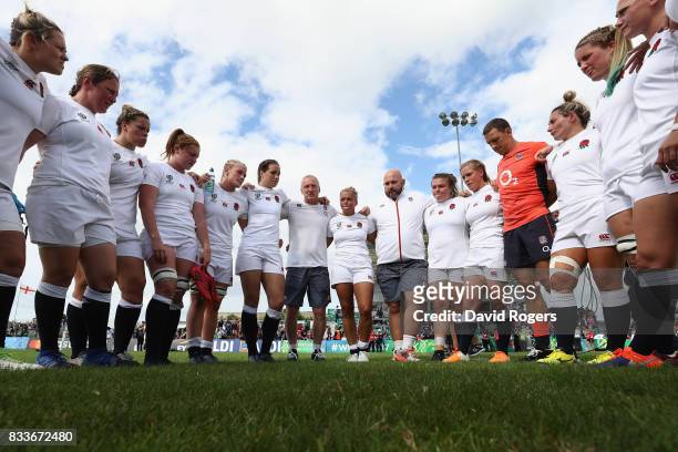 Manager, Simon Middleton speaks to his team following victory during the Women's Rugby World Cup Pool B match between England and USA at Billings...