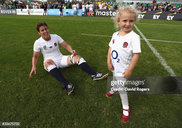 Sarah Hunter of England and her niece Isabelle Niamh Hunter celebrate on the pitch following the Women's Rugby World Cup Pool B match between England...