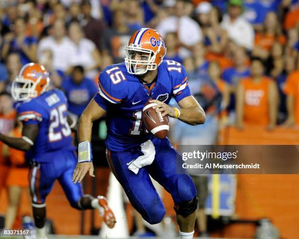 Quarterback Tim Tebow of the Florida Gators sets to run against the LSU Tigers at Ben Hill Griffin Stadium on October 11, 2008 in Gainesville,...