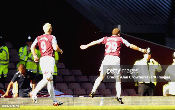 West Ham's Lee Bowyer celebrates his goal during the Barclays Premier League match at Upton Park, London.