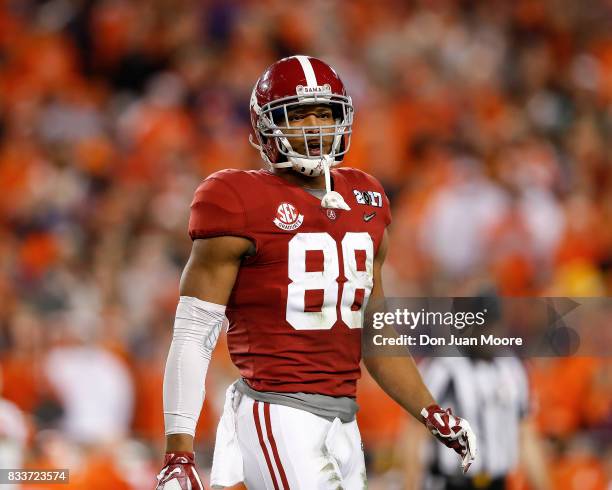 Tight End O.J. Howard of the Alabama Crimson Tide during the 2017 College Football Playoff National Championship Game against the Clemson Tigers at...