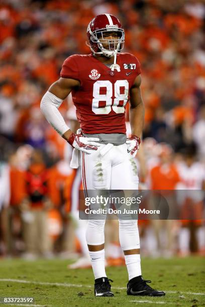 Tight End O.J. Howard of the Alabama Crimson Tide during the 2017 College Football Playoff National Championship Game against the Clemson Tigers at...